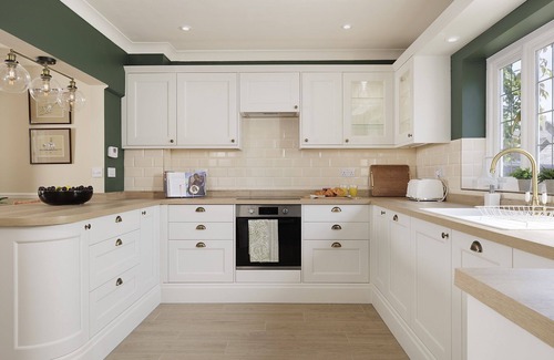 Stow-on-the-Wold Cottage | 3 & 4 Hawthorn Cottages - a cottage that sleeps 9 guests in 5 bedrooms