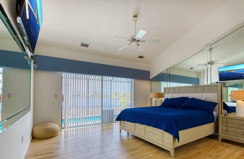 Eight Lakes Villa | 3,5 BEDS | 2,5 BATHS | 6 GUESTS | 8 LAKES & POOL/SPA | INCL. 10% OFF BOAT RENTAL
