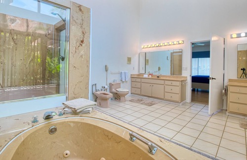 Eight Lakes Villa | 3,5 BEDS | 2,5 BATHS | 6 GUESTS | 8 LAKES & POOL/SPA | INCL. 10% OFF BOAT RENTAL