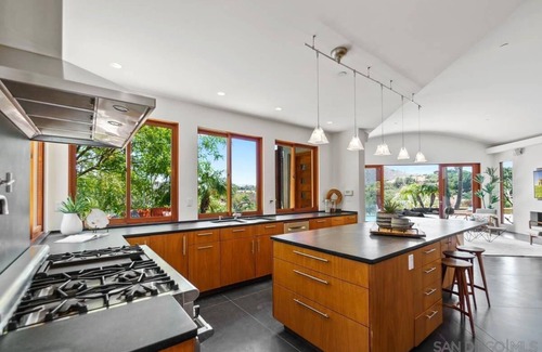 Encinitas House | 3 acre private estate, escape the world but also super close to town