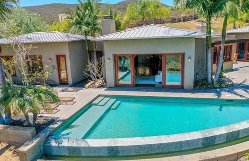 Encinitas House | 3 acre private estate, escape the world but also super close to town