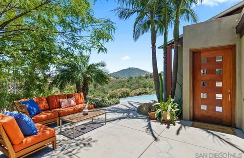 Encinitas House | 3 acre private estate, escape the world but also super close to town