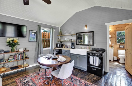 Fredericksburg House | 3 Acre's of Luxury and Views in Fred Wine Country!