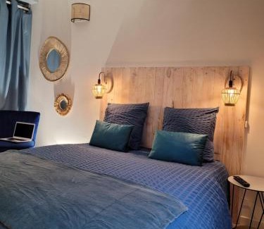 Dieppe Apartment | 3 Appartements DEUX chambres , 1 studio ,L'établissement LA PLAGE A 2 PAS, NETFLIX, lits faits à votre arrivée, serviettes de toilette, Ménage, Wifi, en hyper centre ,Plage à 100m, BOX à Vélos, paiement 3 fois sans frais, prix tout compris