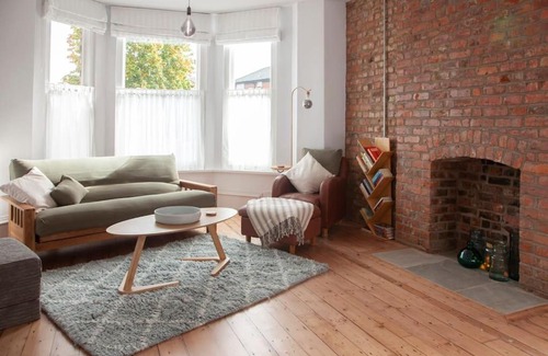 Old Trafford Apartment | 3 Bath Contemporary Victorian Near Manchester Attractions