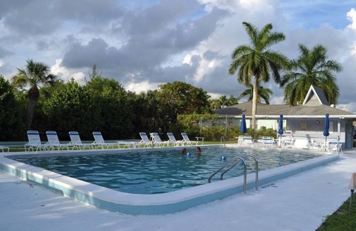 Central Naples House | 3 Bd/2 Ba house in Serene Naples w/community pool and close to everything