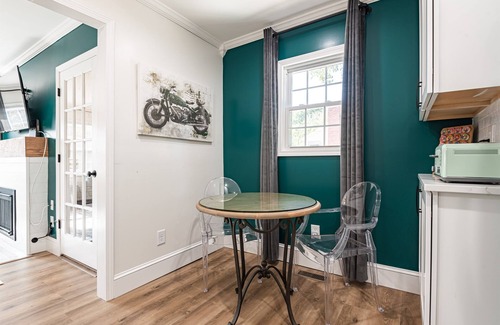 Rock Hill House | 3 Bd/2 Bth Historic Cape Cod | 5 Min Sports Center