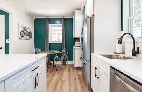 Rock Hill House | 3 Bd/2 Bth Historic Cape Cod | 5 Min Sports Center