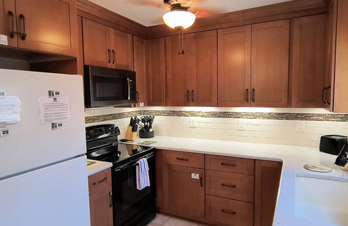 Fuquay-Varina House | 3 Bd/3 Bath,Big yard,screened porch,Pets,mins. Cary,Holly Springs,Apex & Raleigh
