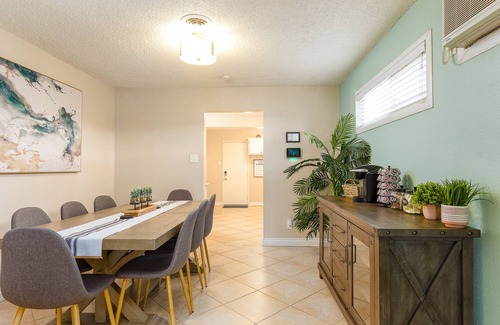 Fullerton House | 3 Bd House Near Disney/Knotts/Convention Ctr~Sleeps 10!~King Beds!