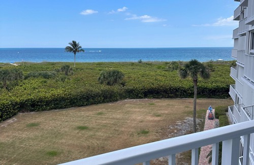 Fort Pierce Shores Condo | 3-bdr , 2bth condo Ocean front in N. Hutchinson Island Fl, w/fitness room, WiFi