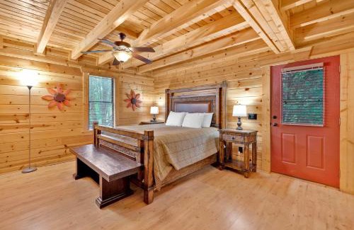 White Oak Lodge House | 3 BDR Log Cabin in Cozy Resort with Private Hot Tub