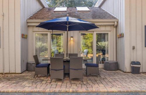 Lawton Woods House | 3 BDR Stay for 8 Near Beach Shops & Golf Course