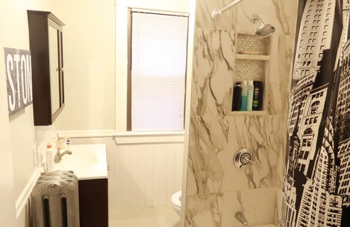 Harbor View - Orient Heights House | 3 bdrm apt near Airport&Downtown