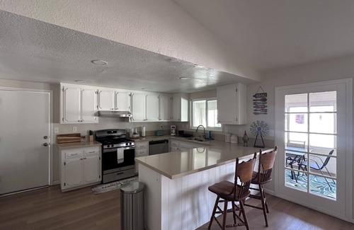 Apple Valley House | 3-bdrm house in charming Apple Valley w/WiFi, AC, encl'd patio, & large yard.