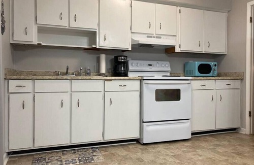 Columbus House | 3 bed 1.5 bath Central location 11 min to base.