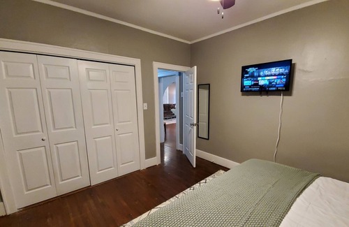 Capital View House | 3 Bed 1.5 Bath Home - Minutes from Hospitals!