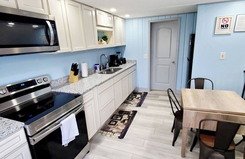 Rehoboth Beach Apartment | 3 bed 1 bath apartment "unit 2" Located in Lewes