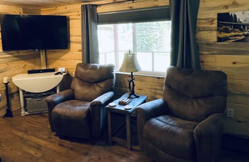 Cascade Cabin | 3 Bed/1 Bath Retreat in the Mountains