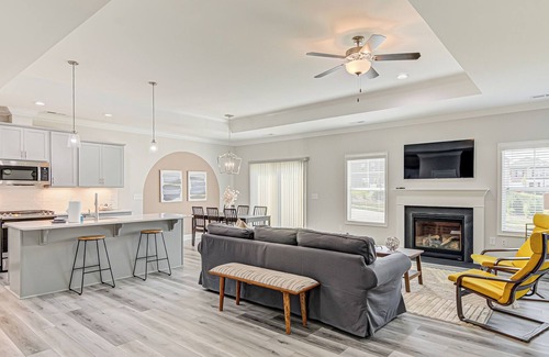 Whitsett House | 3 Bed/ 2 bath centrally located.