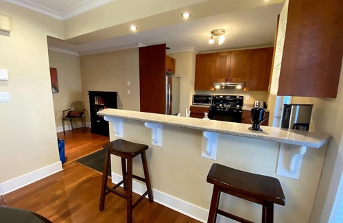 Lower Lonsdale House | 3 bed, 2 bath duplex in Lower Lonsdale, walk to Seabus