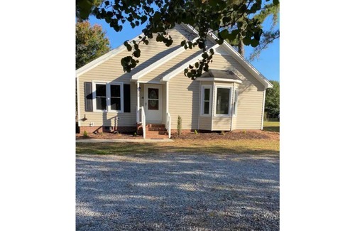 Clayton House | 3 bed 2 bath home in downtown Clayton