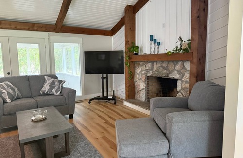 Valdosta House | 3 bed/2 bath home minutes from I-75 and Wild Adventures; WiFi, laundry, kitchen