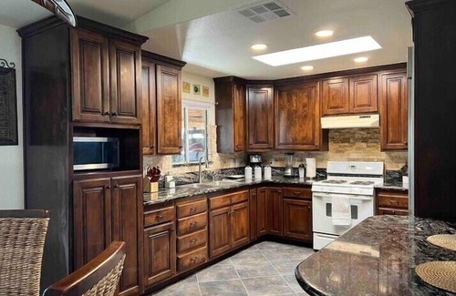 Fontana House | 3 Bed 2 Bath Home Near Fontana Speedway