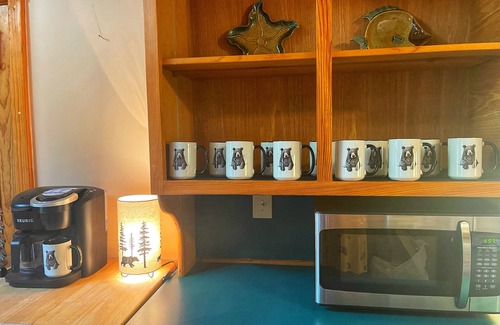 Cosby House | 3 Bed 2 Bath~Hot Tub~Fire Pit~Game Room~Popcorn Machine~Hammocks~Mountain Views.