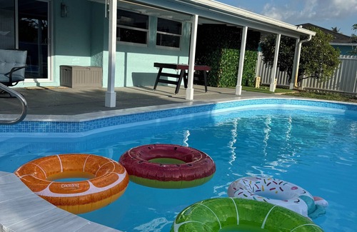 Golden Gate House | 3-bed 2-bath house in Naples with WiFi, AC and pool. Live the Florida dream !