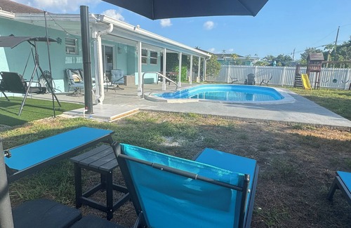 Golden Gate House | 3-bed 2-bath house in Naples with WiFi, AC and pool. Live the Florida dream !
