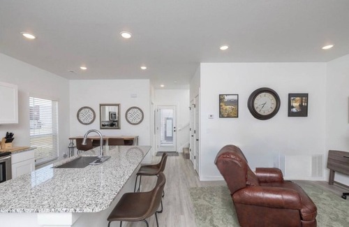 Bentonville House | 3 Bed 2 Bath house in brilliant Bentonville near downtown & Walmart Home Office