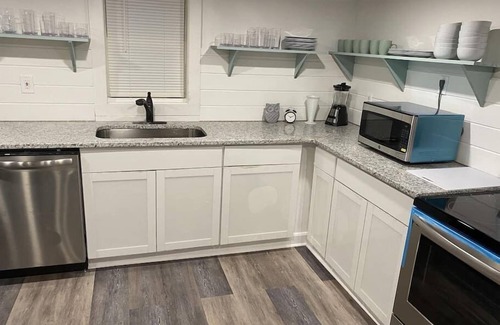 Decherd House | 3 bed 2 bath Renovated Home Near the Lake