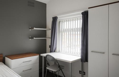 Warrington House | 3 Bed-2 Bath-Sleeps 4-Free Parking