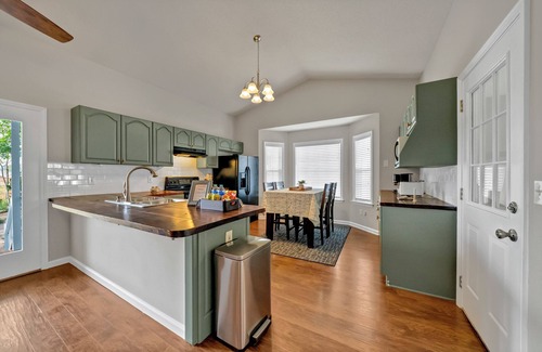 Chapin House | 3 Bed 2 Bath The Nestle Minutes from Lake Murray - Chapin