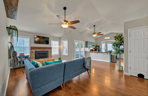 Chapin House | 3 Bed 2 Bath The Nestle Minutes from Lake Murray - Chapin