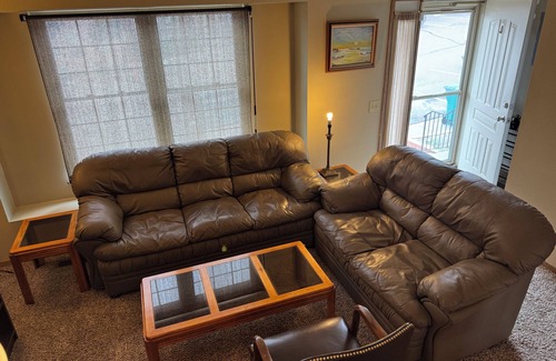 Briargate House | 3 Bed 2 Bath Townhouse In A Great School District.