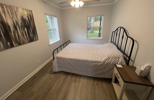 Clifton House | 3 bed, 2 bath walking distance from Lake Whitney and the Whitney Ridge resort!