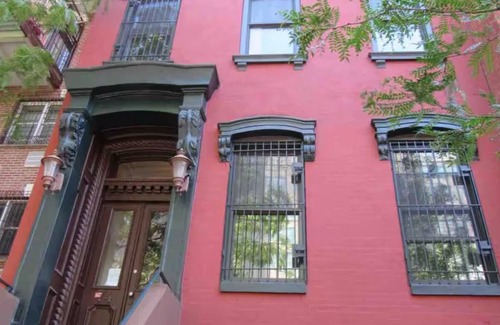 Williamsburg House | 3 BED 2 BATH Williamsburg Brooklyn APARTMENT in Classic Brick Townhouse