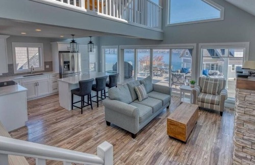 Central Okanagan Cottage | 3 Bed, 3 Bath La Casa, Beautiful View, Huge Patio,