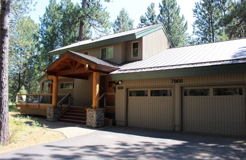 Black Butte Ranch House | 3 Bed/3 bath on Golf Course/Two Large decks/bikes/Includes 7 bikes/2100 sq ft/