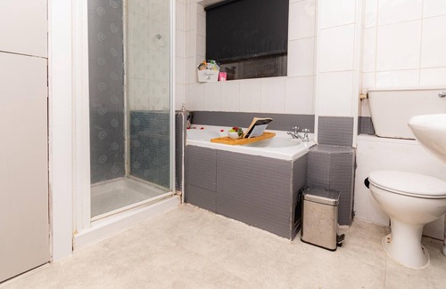 Westoe Apartment | 3 bed apartment with free WiFi and Netflix