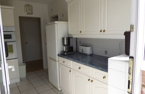 Highcliffe-on-Sea House | 3 bed bungalow with large garden. discount on selected dates for weekly bookings