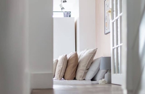 Vauxhall Apartment | 3 Bed Balcony Flat in Nine Elms