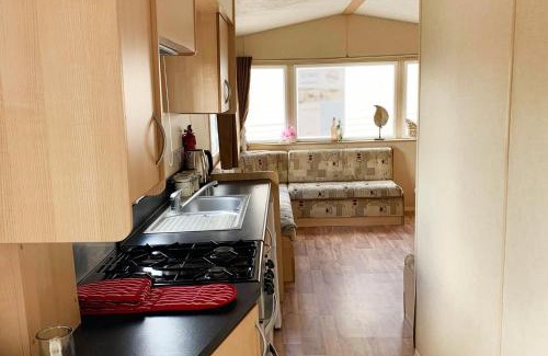 Colchester House | 3 Bed Caravan-Sleeps 6-Pet Friendly-Near the Beach