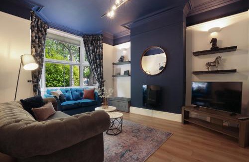 Doncaster House | 3 bed city centre, FREE parking, Contractors, Long Stays