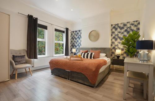 Doncaster House | 3 bed city centre, FREE parking, Contractors, Long Stays
