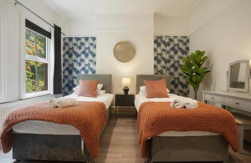 Doncaster House | 3 bed city centre, FREE parking, Contractors, Long Stays