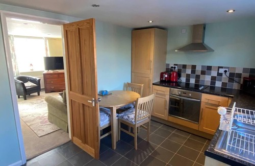 Scarborough Cottage | 3 Bed Cottage - Sleeps 5 - Wifi - Pets - Parking