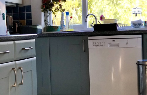 Ballygally Cottage | 3 Bed Cottage - Sleeps 6 - Pets - Garden - Parking